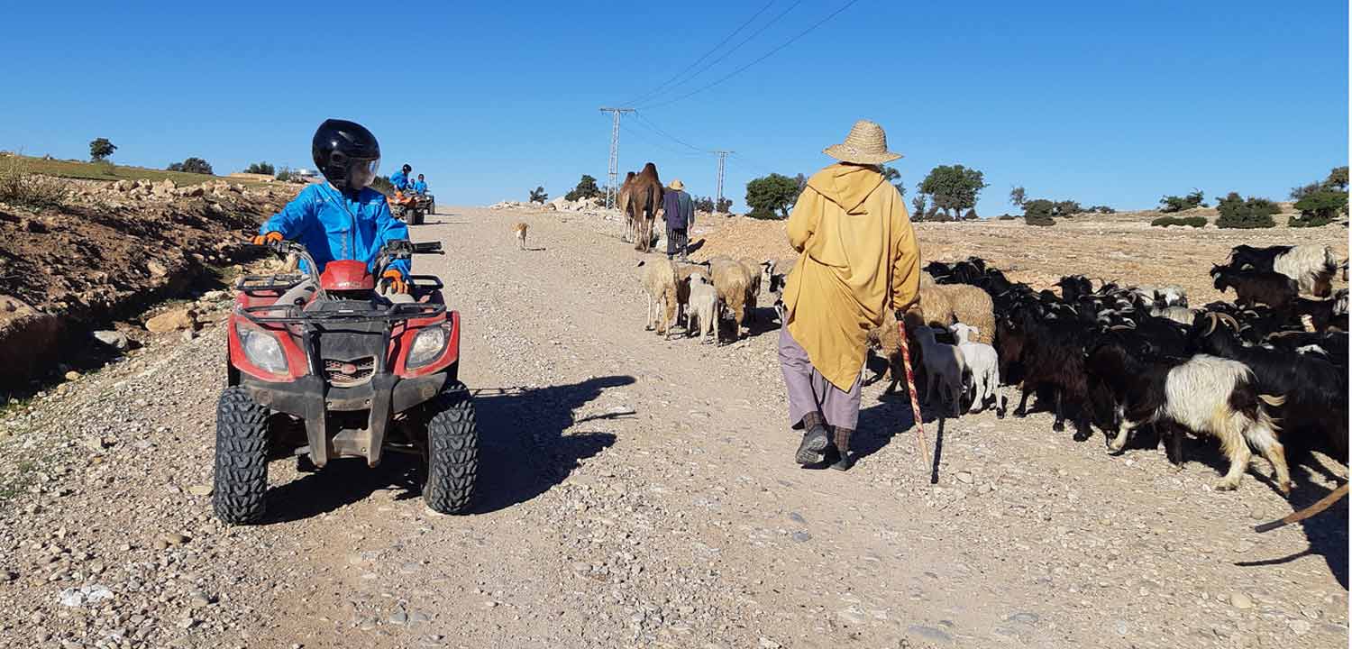Viaje en quad Esauira conociendo a los lugareños